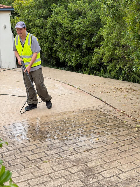 Pressure cleaning Exterior pressure cleaning image